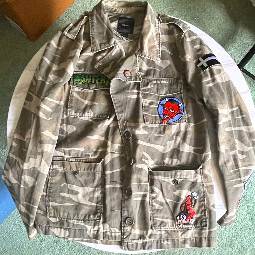 VTG🍷 OOAK - Forever 21 Camo Custom Patch Jacket - Size S